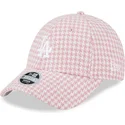 kapa-zaobljena-ruzicasta-podesiv-9forty-houndstooth-los-angeles-dodgers-mlb-new-era