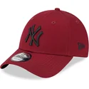 kapa-zaobljena-crvena-podesiv-9forty-league-essential-new-york-yankees-mlb-new-era