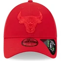 kapa-zaobljena-crvena-podesiv-9forty-repreve-outline-chicago-bulls-nba-new-era