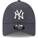 kapa-zaobljena-siva-podesiv-9forty-metallic-new-york-yankees-mlb-new-era