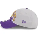 kapa-zaobljena-siva-podesiv-9twenty-tip-off-2023-los-angeles-lakers-nba-new-era