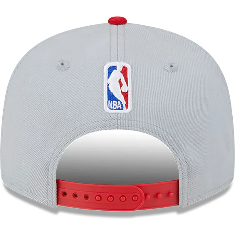 kapa-ravna-siva-snapback-9fifty-tip-off-2023-chicago-bulls-nba-new-era