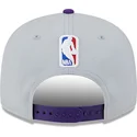 kapa-ravna-siva-snapback-9fifty-tip-off-2023-los-angeles-lakers-nba-new-era