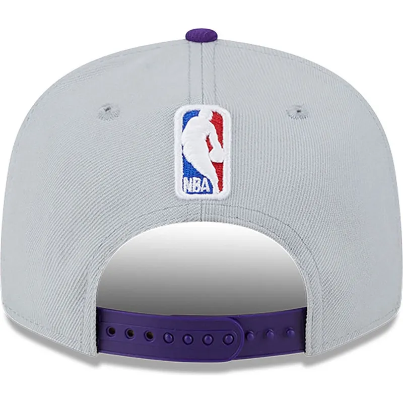 cap-ravna-gray-snapback-9fifty-tip-off-2023-los-angeles-lakers-nba-new-era cap-ravna-gray-snapback-9fifty-tip-off-2023-los-angeles-lakers-nba-new-era