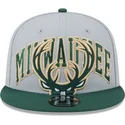 kapa-ravna-siva-snapback-9fifty-tip-off-2023-milwaukee-bucks-nba-new-era