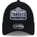 kapa-zaobljena-mornarsko-plava-snapback-9forty-stretch-snap-tab-new-york-yankees-mlb-new-era