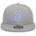 kapa-ravna-siva-snapback-9fifty-outline-new-york-yankees-mlb-new-era