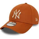 kapa-zaobljena-smeda-podesiv-9forty-league-essential-new-york-yankees-mlb-new-era