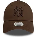 kape-zaobljena-smeda-podesiva-traka-9forty-league-essential-new-york-yankees-mlb-new-era
