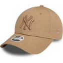 kape-zaobljena-smeda-podesiva-traka-claro-claro-9forty-league-essential-new-york-yankees-mlb-new-era