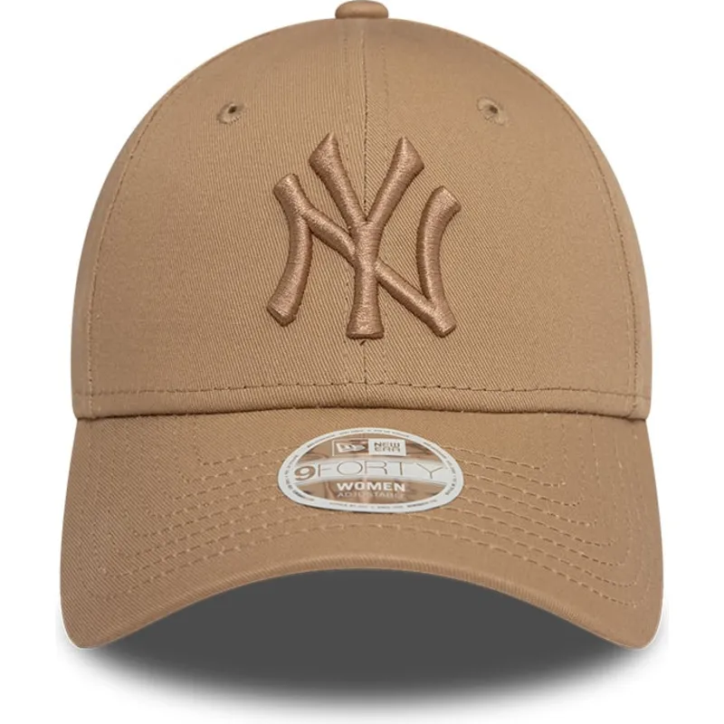kape-zaobljena-smeda-podesiva-traka-claro-claro-9forty-league-essential-new-york-yankees-mlb-new-era
