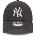 new-era-curved-brim-9forty-animal-infill-new-york-yankees-mlb-grey-adjustable-cap