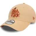 kapa-zaobljena-smeda-podesiv-9twenty-floral-new-york-yankees-mlb-new-era