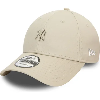 New Era Curved Brim 9FORTY Metallic Pin New York Yankees MLB Beige Adjustable Cap