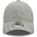 kapa-zaobljena-siva-podesiv-9forty-flame-new-york-yankees-mlb-new-era