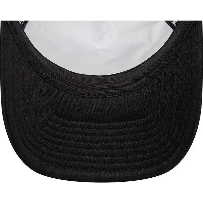 kapa-zaobljena-crna-snapback-bugs-bunny-and-his-friends-a-frame-looney-tunes-new-era