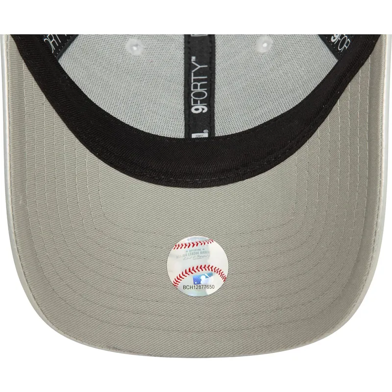 kapa-zaobljena-siva-podesiv-plateada-plateado-9forty-midi-pu-new-york-yankees-mlb-new-era