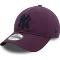 kapa-zaobljena-ljubicasta-podesiv-9twenty-league-essential-new-york-yankees-mlb-new-era
