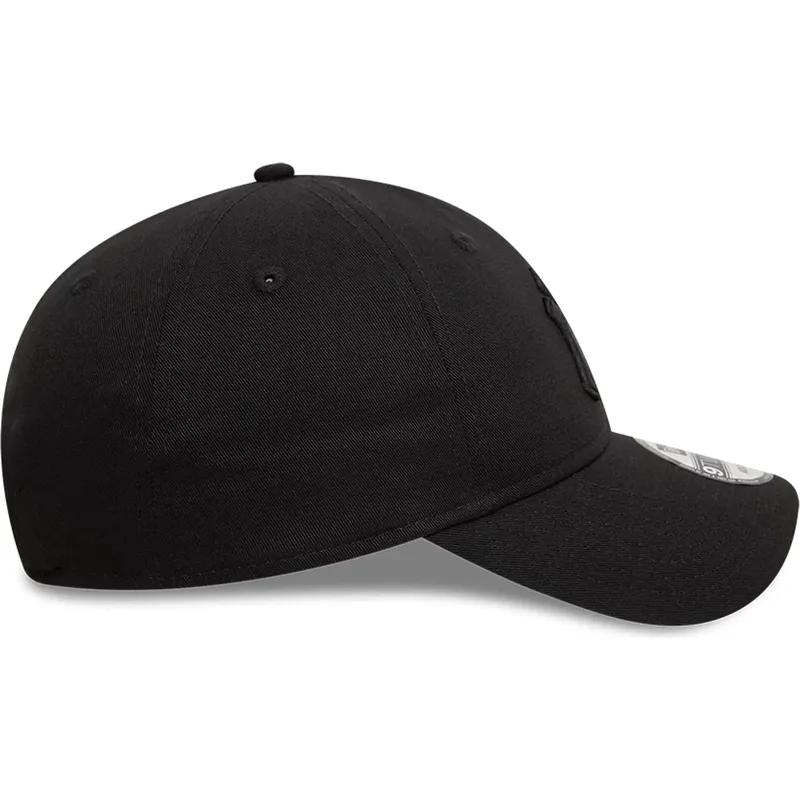 cap-zaobljena-black-adjustable-strap-9twenty-league-essential-new-york-yankees-mlb-new-era