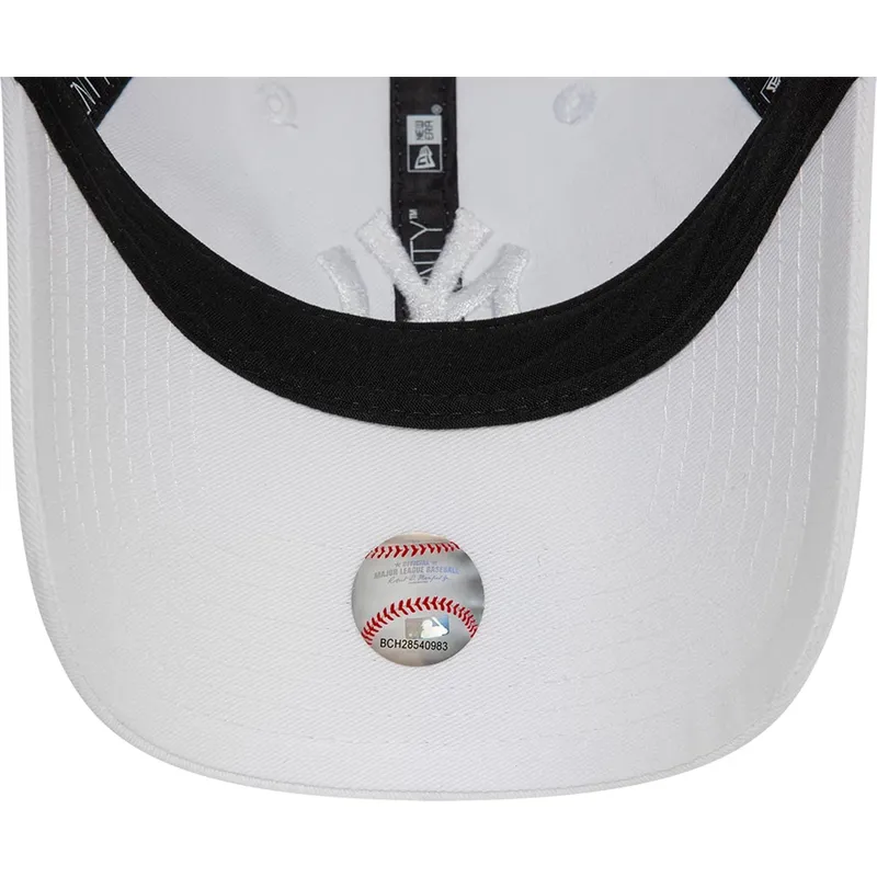 kapa-zaobljena-bijela-podesiv-9twenty-league-essential-new-york-yankees-mlb-new-era kapa-zaobljena-bijela-podesiv-9twenty-league-essential-new-york-yankees-mlb-new-era