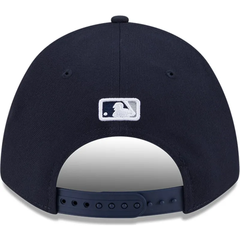 cap-zaobljena-navy-blue-snapback-9forty-m-crown-player-replica-new-york-yankees-mlb-new-era