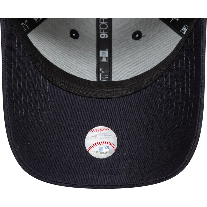 kapa-zaobljena-mornarsko-plava-podesiv-9forty-league-essential-new-york-yankees-mlb-new-era kapa-zaobljena-mornarsko-plava-podesiv-9forty-league-essential-new-york-yankees-mlb-new-era