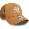 new-era-9forty-a-frame-league-essential-new-york-yankees-mlb-light-brown-trucker-hat