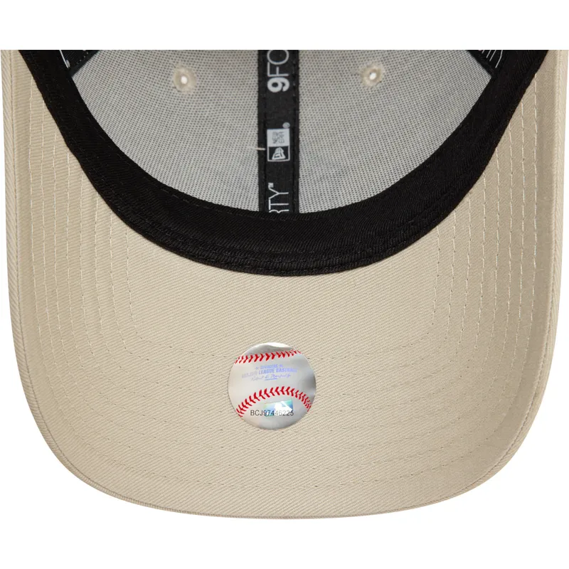 cap-zaobljena-beige-adjustable-strap-negro-9forty-team-outline-new-york-yankees-mlb-new-era