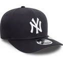 kapa-zaobljena-mornarsko-plava-snapback-9seventy-stretch-snap-new-york-yankees-mlb-new-era