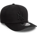 kapa-zaobljena-crna-snapback-9seventy-stretch-snap-new-york-yankees-mlb-new-era