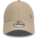 kape-zaobljena-smeda-podesiva-traka-claro-9forty-flawless-new-york-yankees-mlb-new-era