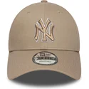 kapa-zaobljena-smeda-podesiv-9forty-outline-new-york-yankees-mlb-new-era