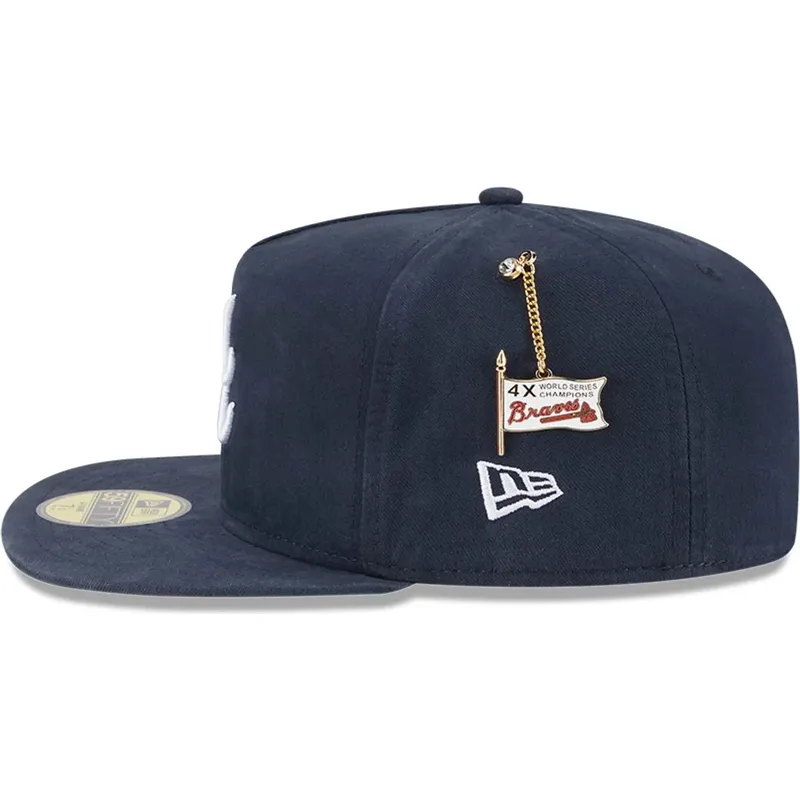 kapa-ravna-mornarsko-plava-prilagodena-59fifty-a-frame-championship-side-flag-atlanta-braves-mlb-new-era kapa-ravna-mornarsko-plava-prilagodena-59fifty-a-frame-championship-side-flag-atlanta-braves-mlb-new-era