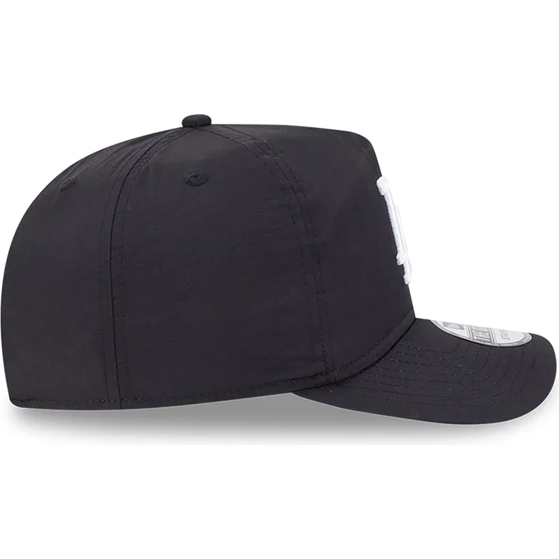 kapa-zaobljena-crna-podesiv-golfer-everyday-nylon-los-angeles-dodgers-mlb-new-era kapa-zaobljena-crna-podesiv-golfer-everyday-nylon-los-angeles-dodgers-mlb-new-era