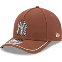 cap-zaobljena-brown-snapback-9forty-m-crown-a-frame-motorsport-new-york-yankees-mlb-new-era