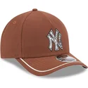 cap-zaobljena-brown-snapback-9forty-m-crown-a-frame-motorsport-new-york-yankees-mlb-new-era
