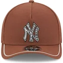 cap-zaobljena-brown-snapback-9forty-m-crown-a-frame-motorsport-new-york-yankees-mlb-new-era