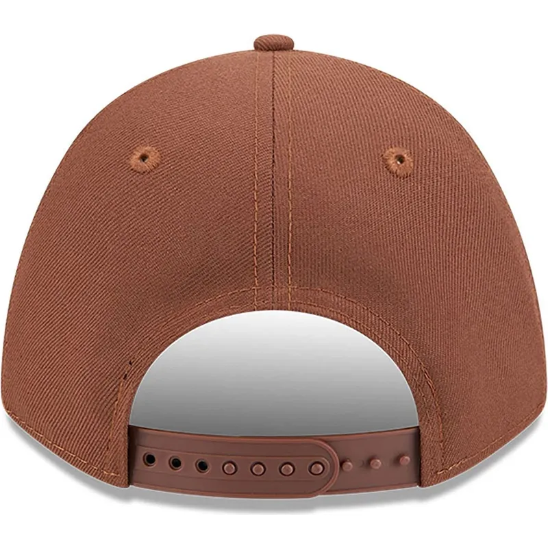kapa-zaobljena-smeda-snapback-9forty-m-crown-a-frame-motorsport-new-york-yankees-mlb-new-era