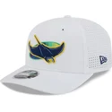 kapa-zaobljena-bijela-snapback-9seventy-perf-spring-training-fan-pack-2025-tampa-bay-rays-mlb-new-era