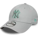 kapa-zaobljena-siva-podesiv-9forty-team-outline-new-york-yankees-mlb-new-era