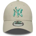 new-era-curved-brim-9forty-seasonal-infill-new-york-yankees-mlb-beige-adjustable-cap