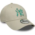 new-era-curved-brim-9forty-seasonal-infill-new-york-yankees-mlb-beige-adjustable-cap