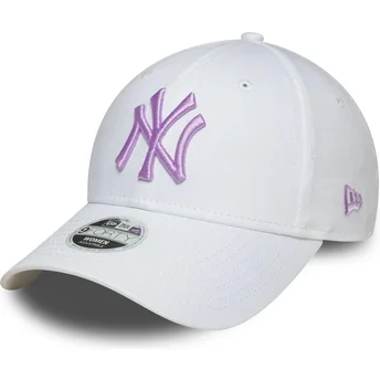 New Era Curved Brim Women Purple Logo 9FORTY League Essential New York Yankees MLB White Adjustable Cap