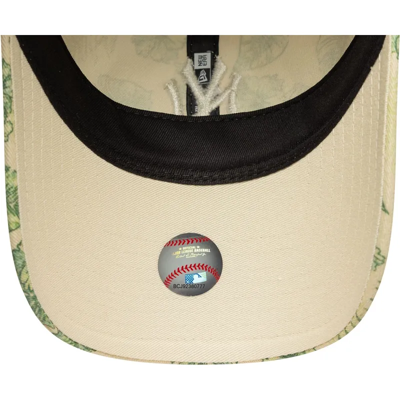 kapa-zaobljena-bez-podesiv-9twenty-all-over-print-tropical-new-york-yankees-mlb-new-era kapa-zaobljena-bez-podesiv-9twenty-all-over-print-tropical-new-york-yankees-mlb-new-era