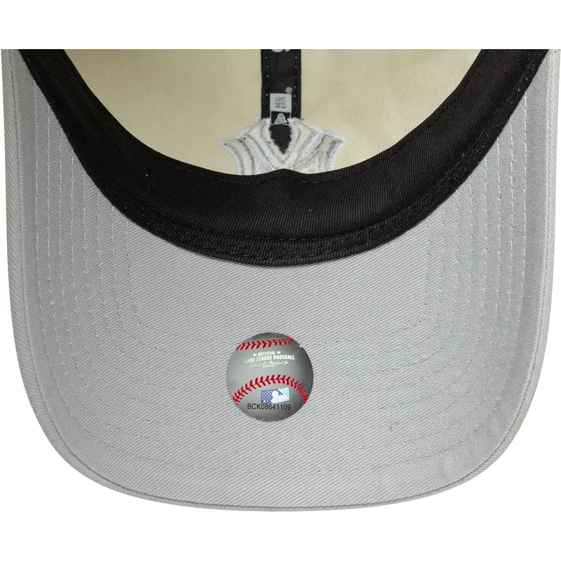 cap-zaobljena-beige-adjustable-strap-9twenty-world-series-cooperstown-new-york-yankees-mlb-new-era