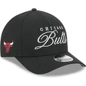 kapa-zaobljena-crna-snapback-9forty-m-crown-draft-2025-chicago-bulls-nba-new-era