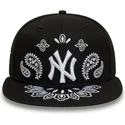 kapa-ravna-crna-prilagodena-59fifty-paisley-new-york-yankees-mlb-new-era