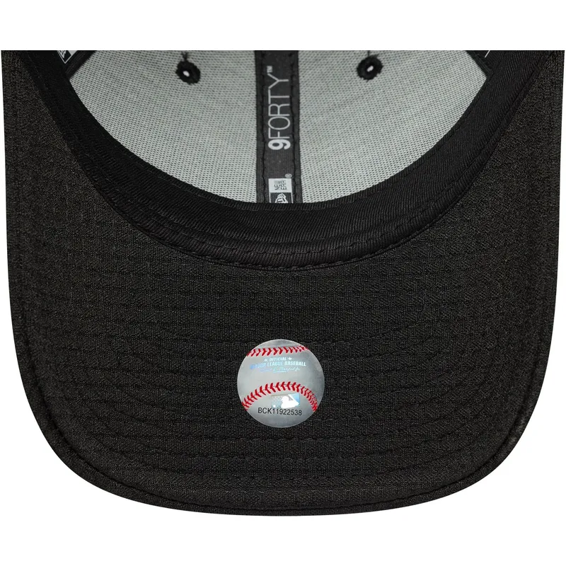 cap-zaobljena-black-snapback-9forty-flawless-mesh-new-york-yankees-mlb-new-era