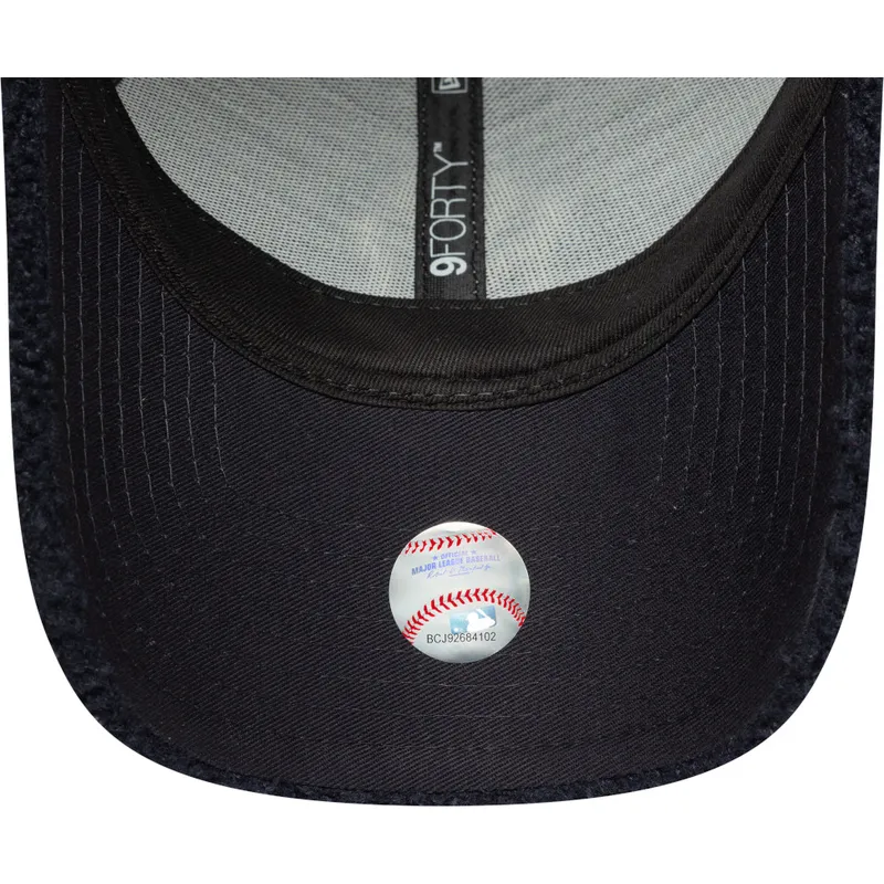 kapa-zaobljena-mornarsko-plava-podesiv-9forty-borg-new-york-yankees-mlb-new-era kapa-zaobljena-mornarsko-plava-podesiv-9forty-borg-new-york-yankees-mlb-new-era