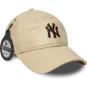 cap-zaobljena-beige-adjustable-strap-marron-9twenty-leather-new-york-yankees-mlb-new-era
